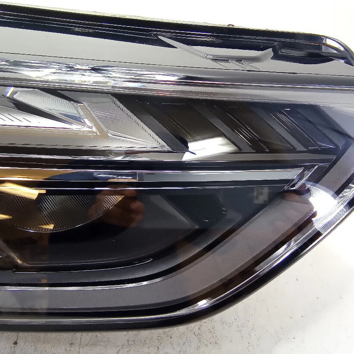 Pre-Owned Audi Q5 SQ5 Passenger RH Head Light Lamp V57833