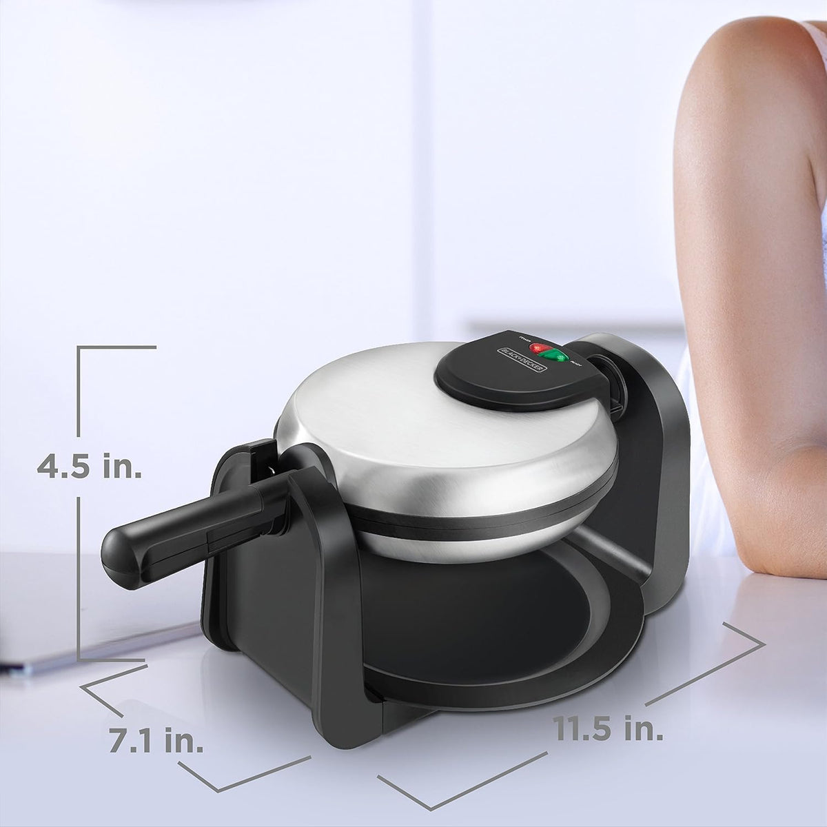 7" Round Belgian Waffle Maker D370513