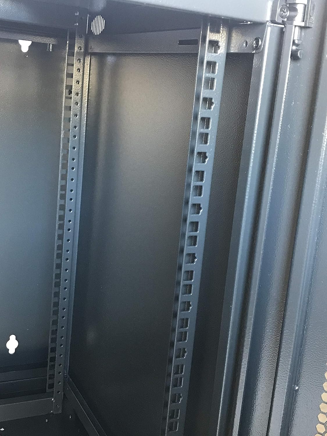 22U Wall Mount Network Server Cabinet Rack Enclosure with Ventilated Door Lock Q660043