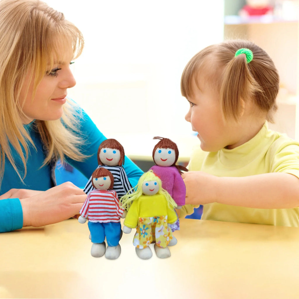 Dolls House 4 People Set Doll Toy R954