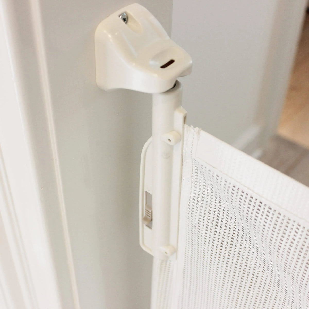 White Retractable Safety Gate, 26.5 inch-55 inch O675544