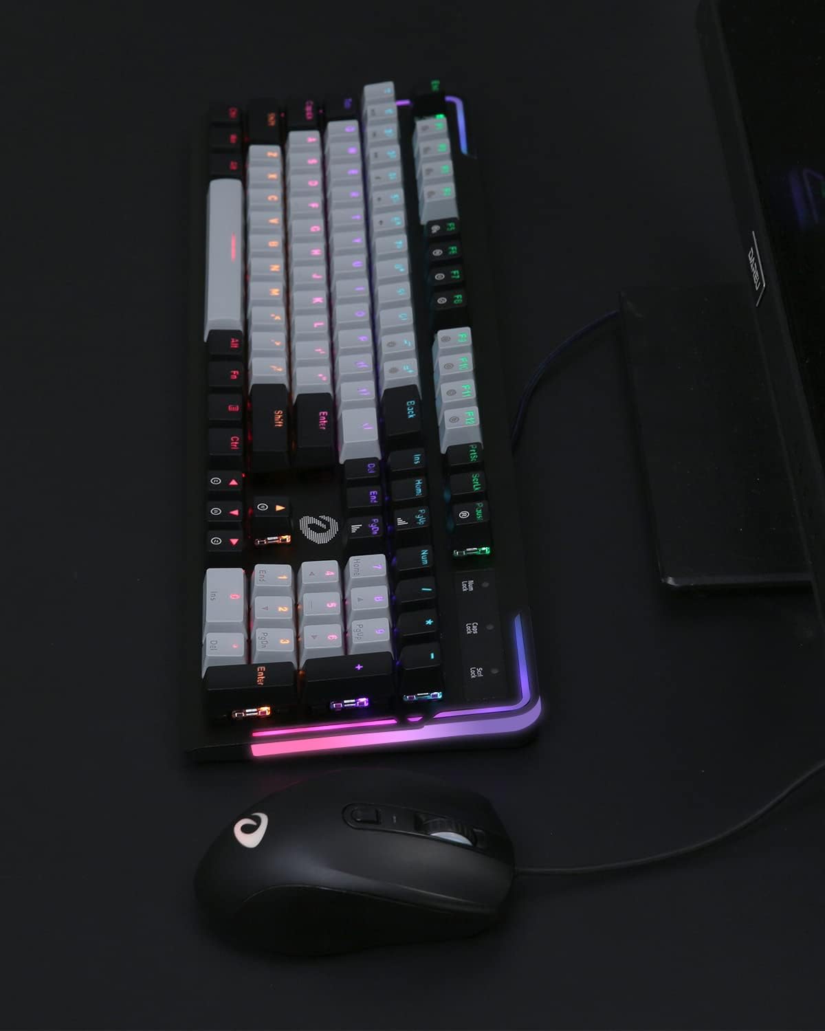 Full Size Red Switch Mechanical Gaming Keyboard with Detachable Wrist Rest L7126