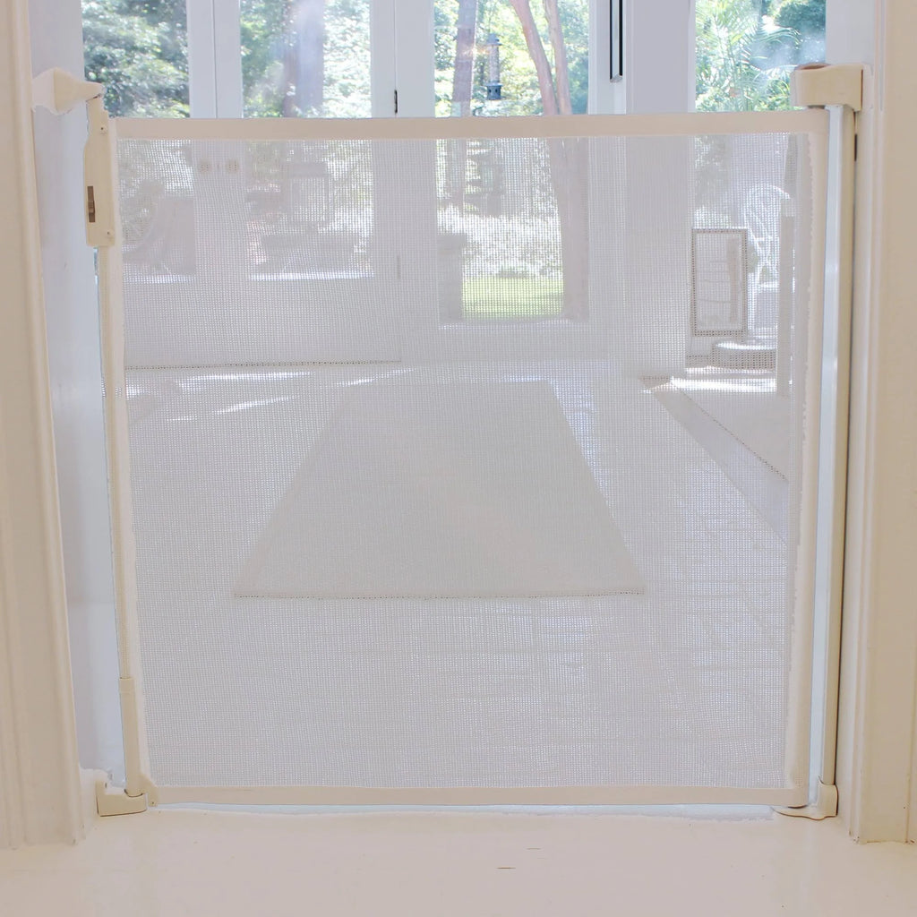 White Retractable Safety Gate, 26.5 inch-55 inch O675544